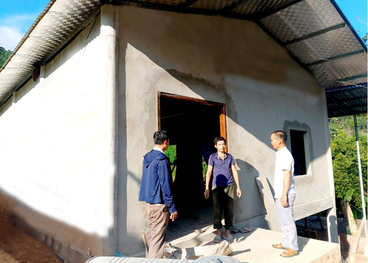 Ngôi nhà mới của anh Hoàng Văn Hiếu xã Nà Chì trong thời gian hoàn thiện Ngôi nhà mới của anh Hoàng Văn Hiếu xã Nà Chì trong thời gian hoàn thiện