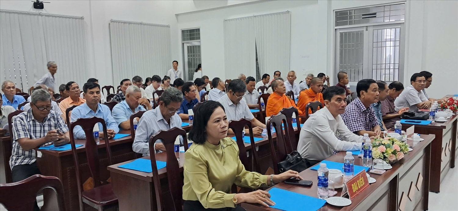 Các lớp dạy và học chữ Khmer do Ban Dân tộc tỉnh Cà Mau tổ chức bắt đầu từ vào đầu tháng 6/2024, kéo dài trong 2 tháng hè Các lớp dạy và học chữ Khmer do Ban Dân tộc tỉnh Cà Mau tổ chức bắt đầu từ vào đầu tháng 6/2024, kéo dài trong 2 tháng hè