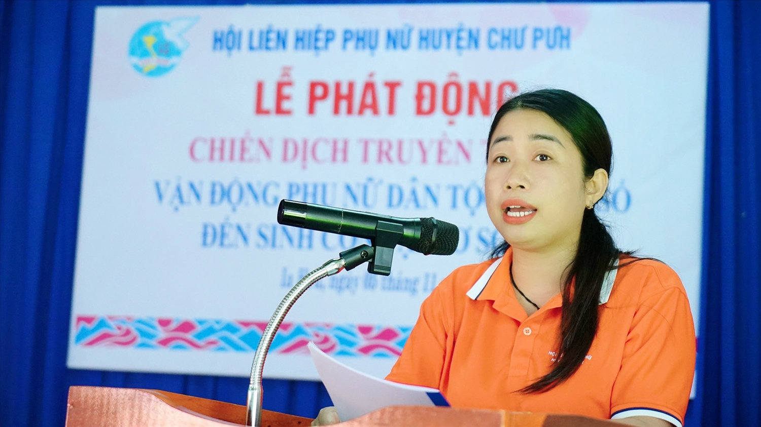 Bà Nguyễn Thị Hiền - Chủ tịch Hội LHPN huyện Chư Pưh phát biểu khai mạc tại Lễ phát động chiến dịch truyền thông