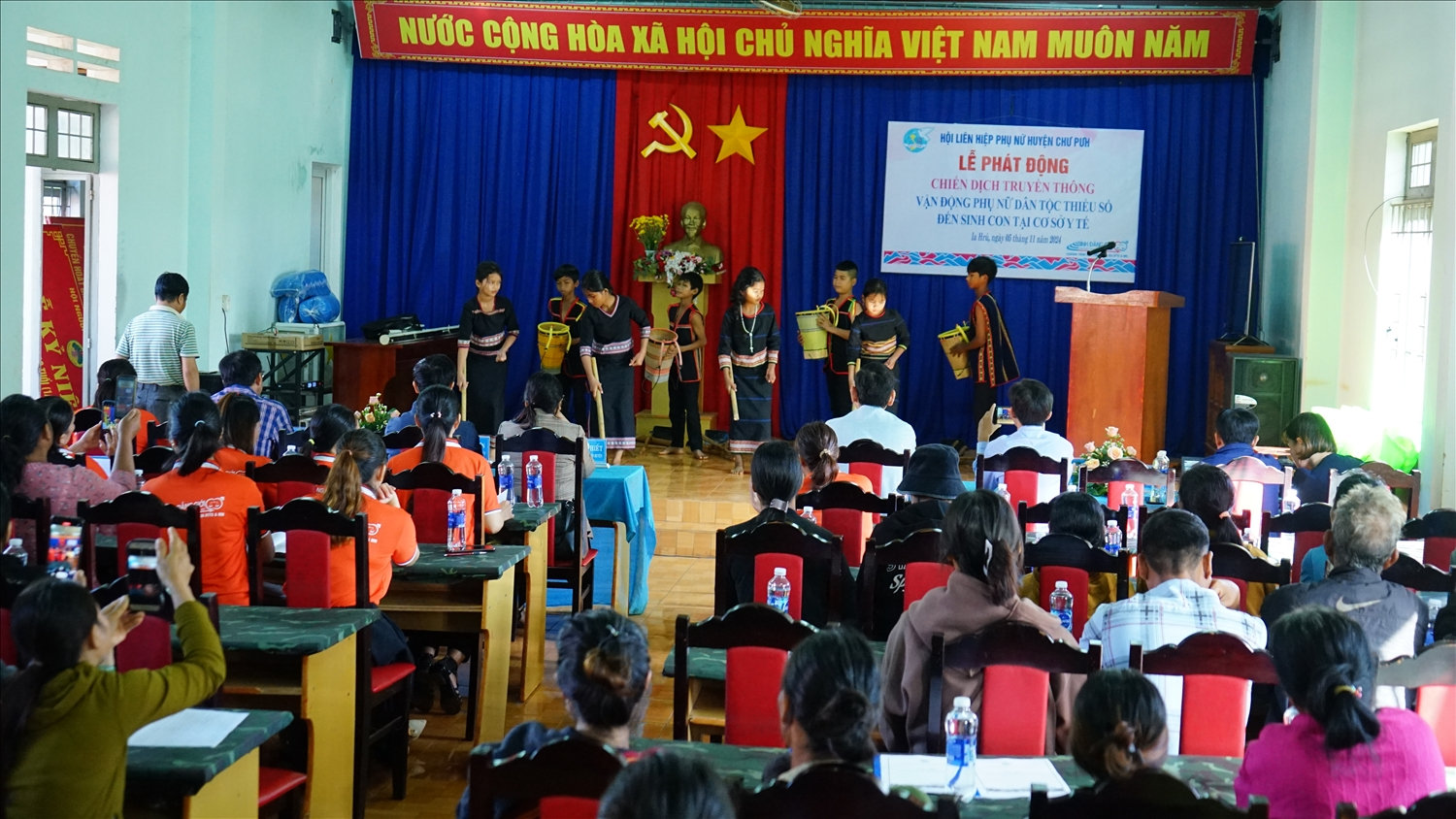 Lễ phát động chiến dịch truyền thông vận động phụ nữ DTTS đến sinh con tại cơ sở y tế tại xã Ia Hrú