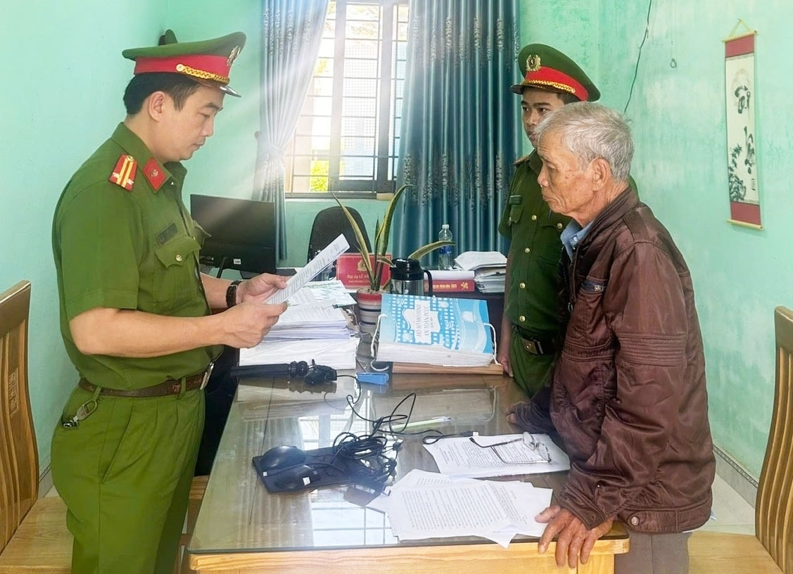 Đối tượng Lê Đăng Mạnh bị khởi tố để điều tra về tội “Lợi dụng các quyền tự do dân chủ xâm phạm lợi ích của Nhà nước, quyền, lợi ích hợp pháp của tổ chức, cá nhân”. (Ảnh Công an Quảng Nam)