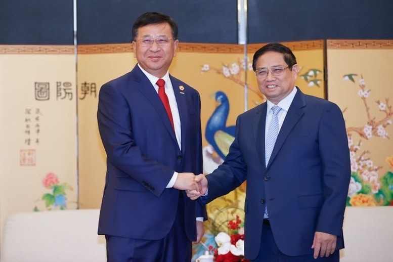 Thủ tướng Phạm Minh Chính tiếp ông Đới Hòa Căn, Chủ tịch Hội đồng quản trị Tập đoàn Xây dựng công trình đường sắt Trung Quốc (CRCC) - Ảnh: VGP/Nhật Bắc