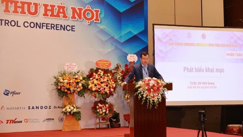 Tiến sĩ Bùi Vinh Quang Giám đốc Bệnh viện Ung bướu Hà Nội phát biểu tại hội thảo Tiến sĩ Bùi Vinh Quang Giám đốc Bệnh viện Ung bướu Hà Nội phát biểu tại hội thảo