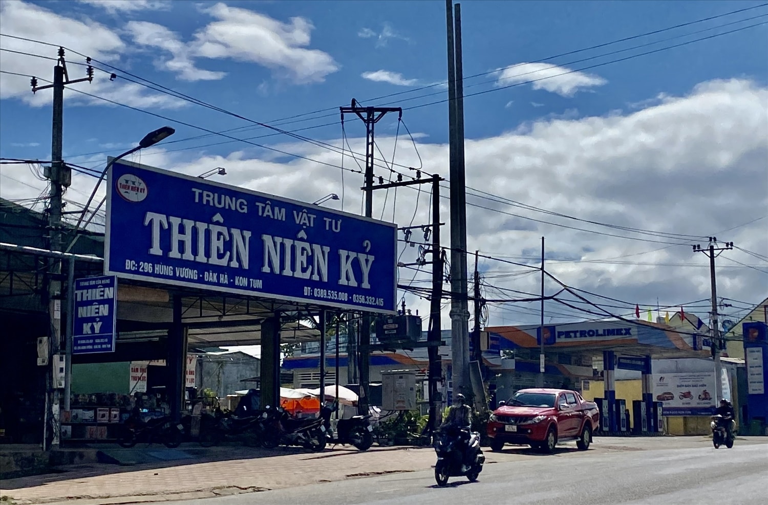 Vị đất UBND huyện Đăk Hà cho ông Hà Quang Tứ mượn tạm xây dựng phía mặt tiền đường Hùng Vương