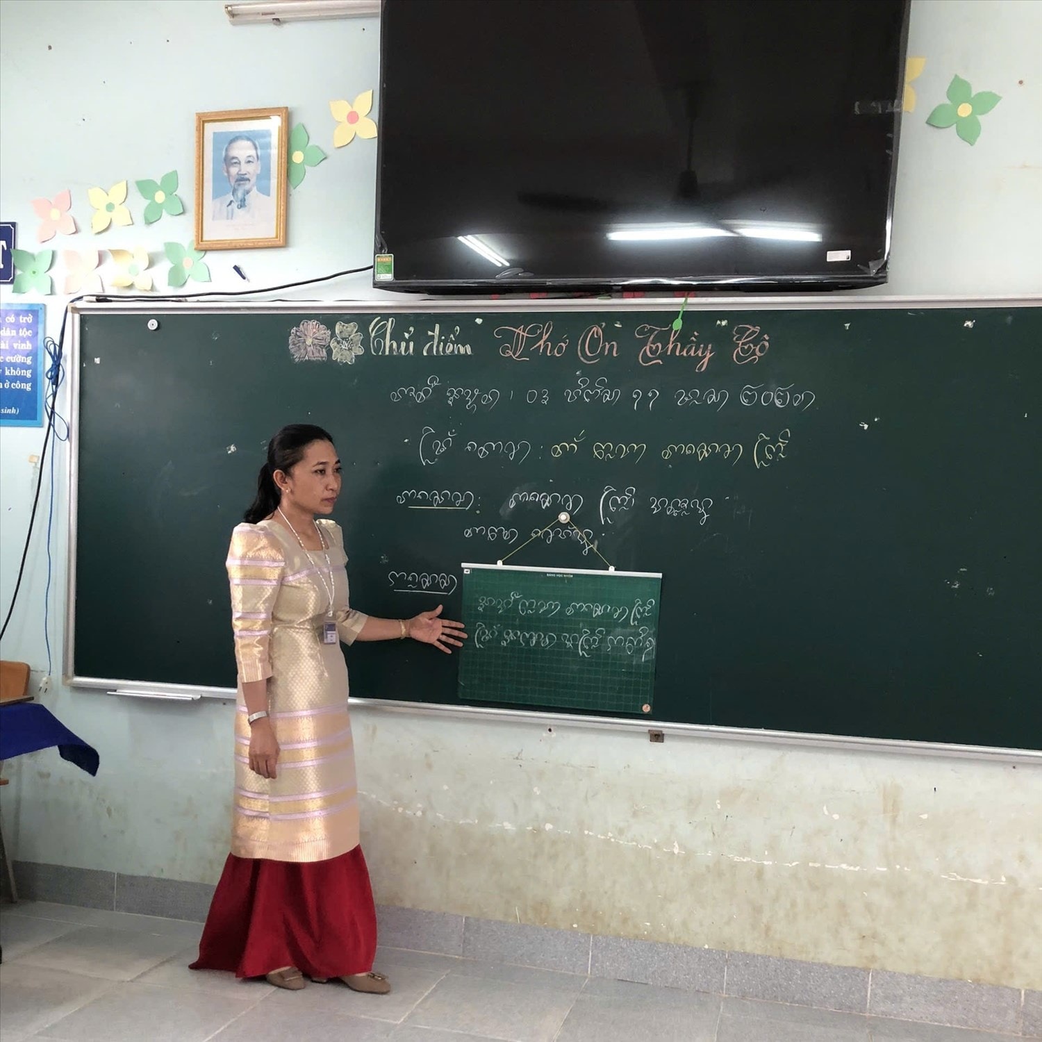 Một tiết dạy chữ Chăm tại Trương Tiểu học Một tiết dạy chữ Chăm tại Trương Tiểu học Lâm Giang