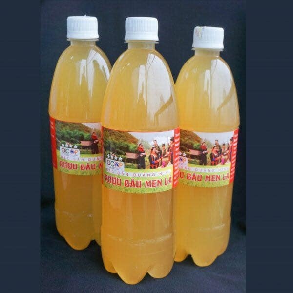 Đặc sản rượu bâu của người DaoThanh Y ở Bằng Cả. Đặc sản rượu bâu của người DaoThanh Y ở Bằng Cả.