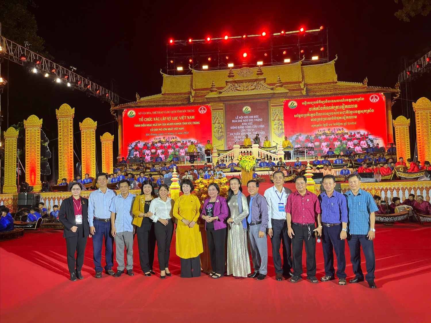 Các đại biểu tham gia biểu diễn