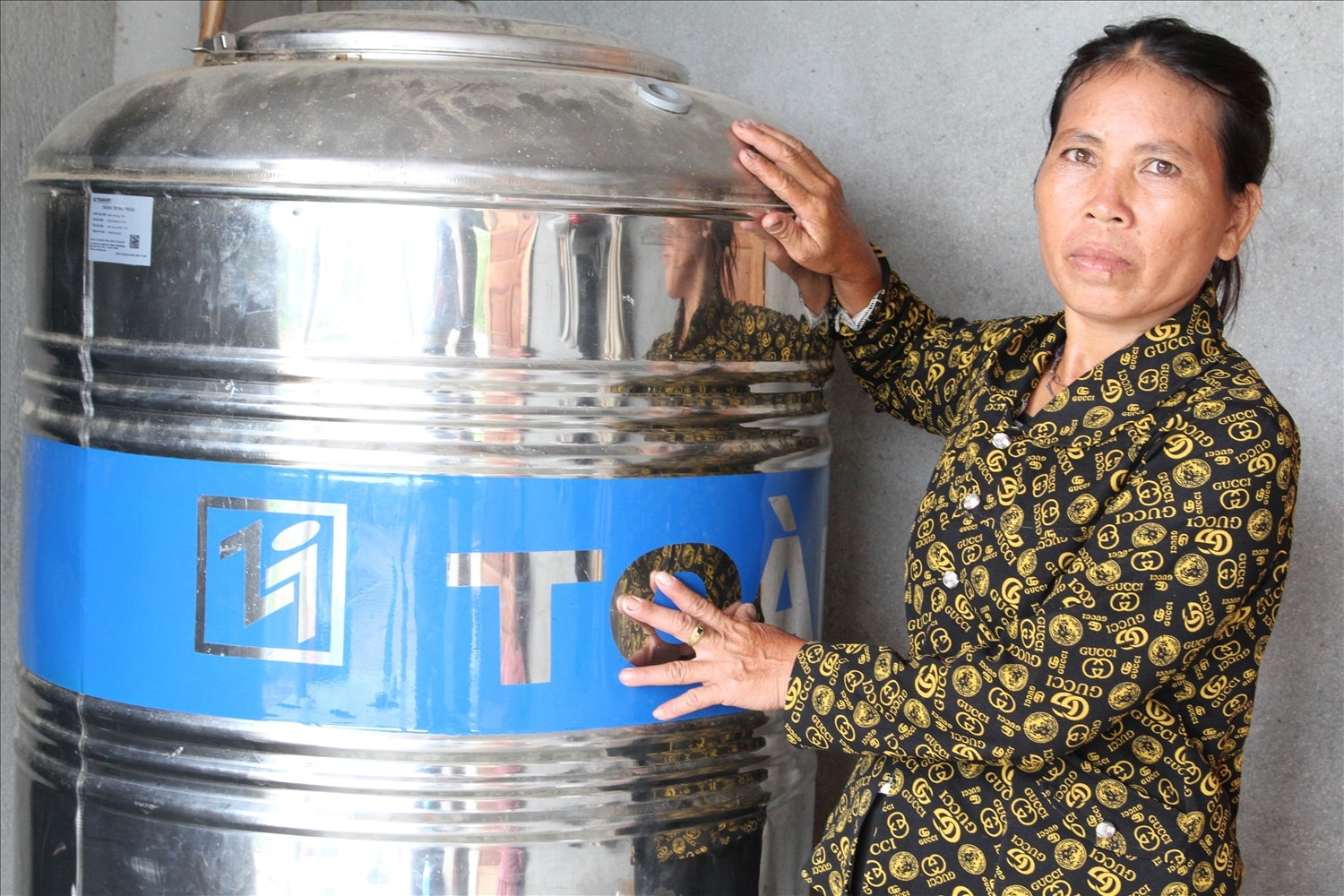 Gia đình bà Dương Thị Gánh, dân tộc Chăm ở thôn Bỉnh Nghĩa, xã Bắc Sơn, huyện Hàm Thuận Bắc được Chương trình MTQG 1719 hỗ trợ bồn dựng nước sinh hoạt. Gia đình bà Dương Thị Gánh, dân tộc Chăm ở thôn Bỉnh Nghĩa, xã Bắc Sơn, huyện Hàm Thuận Bắc được Chương trình MTQG 1719 hỗ trợ bồn dựng nước sinh hoạt.