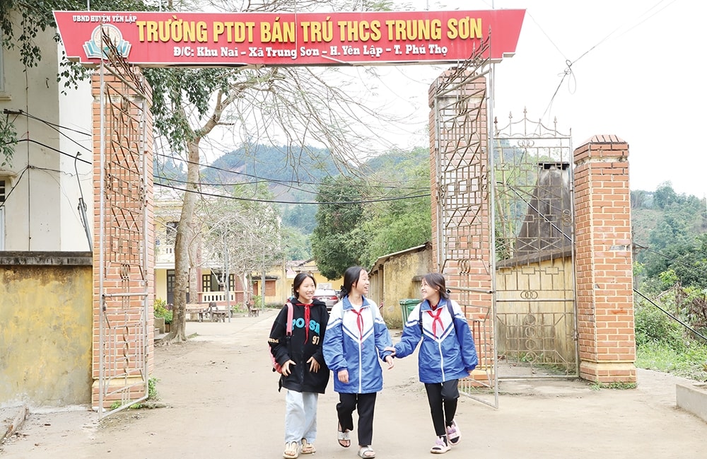 Trường PTDT bán trú THCS Trung Sơn, huyện Yên Lập đáp ứng nhu cầu học tập của con em đồng bào DTTS. Trường PTDT bán trú THCS Trung Sơn, huyện Yên Lập đáp ứng nhu cầu học tập của con em đồng bào DTTS.