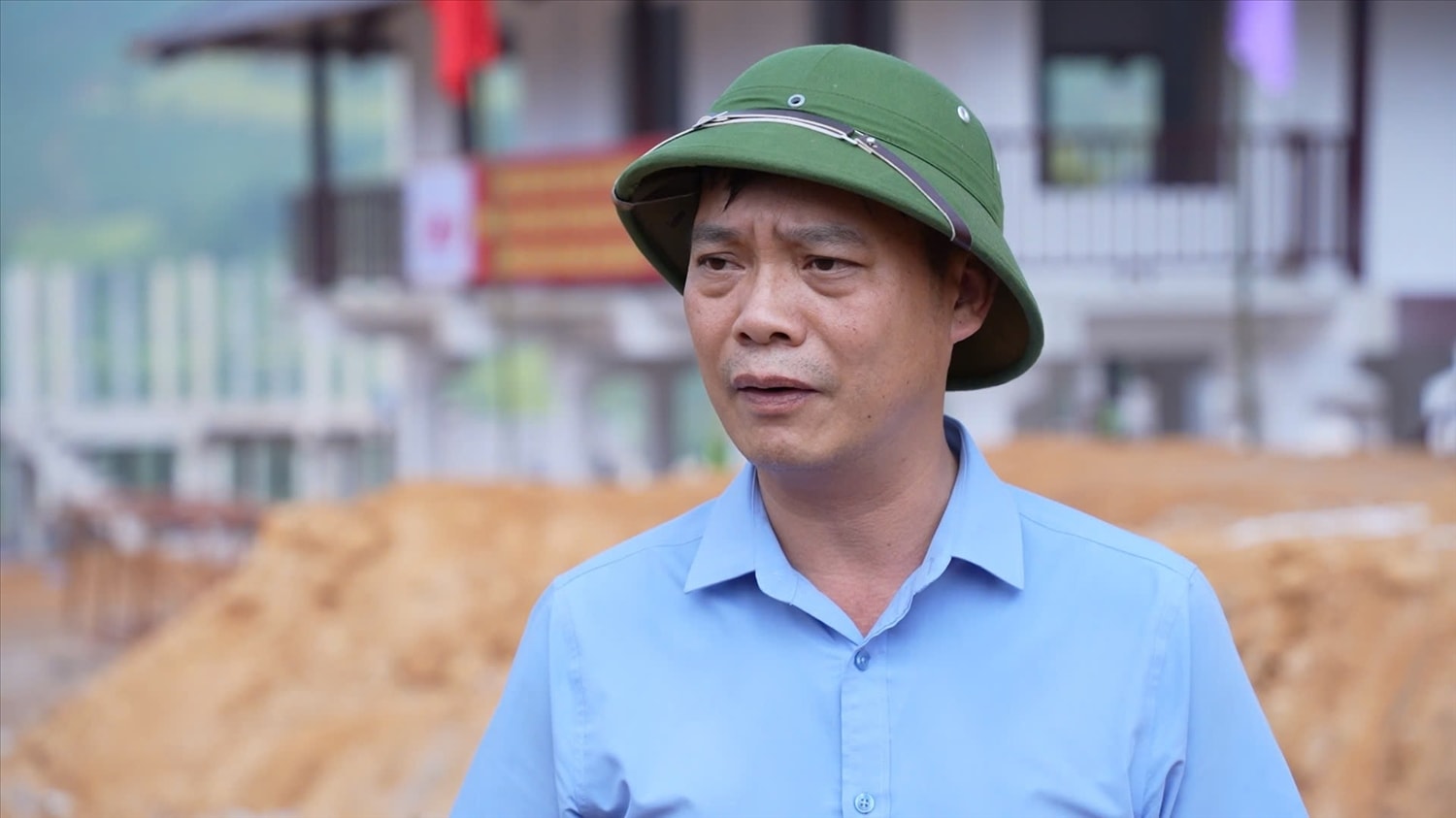 Ông Trần Trọng Thông, Chủ tịch UBND huyện Bảo Yên cho biết đơn vị thi công hoàn thiện xong nhà nào thì Điện lực cấp điện luôn ngôi nhà đó Ông Trần Trọng Thông, Chủ tịch UBND huyện Bảo Yên cho biết đơn vị thi công hoàn thiện xong nhà nào thì Điện lực cấp điện luôn ngôi nhà đó