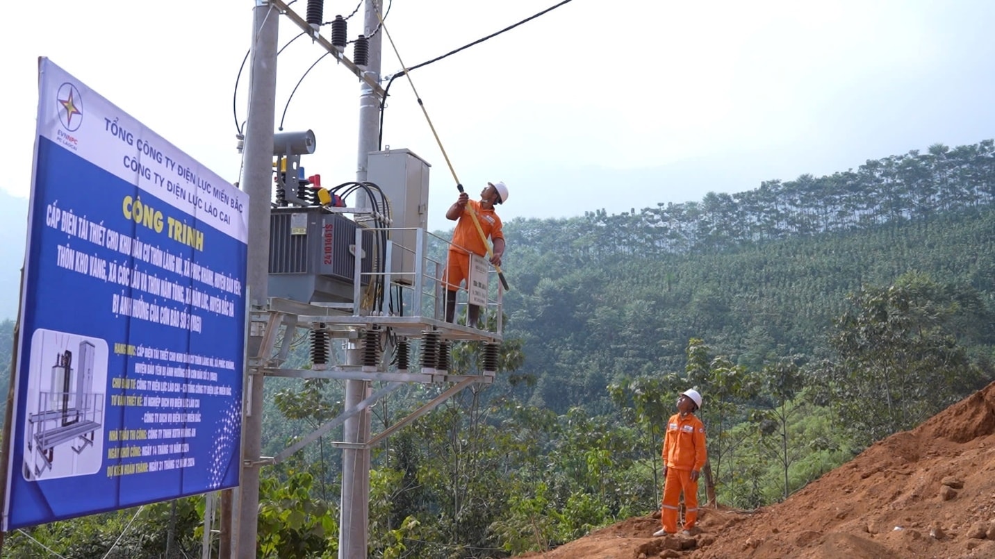 Đóng điện thành công cấp điện tái thiết cho thôn Làng Nủ Đóng điện thành công cấp điện tái thiết cho thôn Làng Nủ