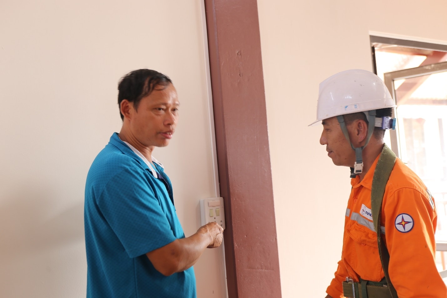 Điện không chỉ là ánh sáng, mà còn là sức mạnh để người dân Làng Nủ bắt đầu lại cuộc sống sau thiên tai Điện không chỉ là ánh sáng, mà còn là sức mạnh để người dân Làng Nủ bắt đầu lại cuộc sống sau thiên tai