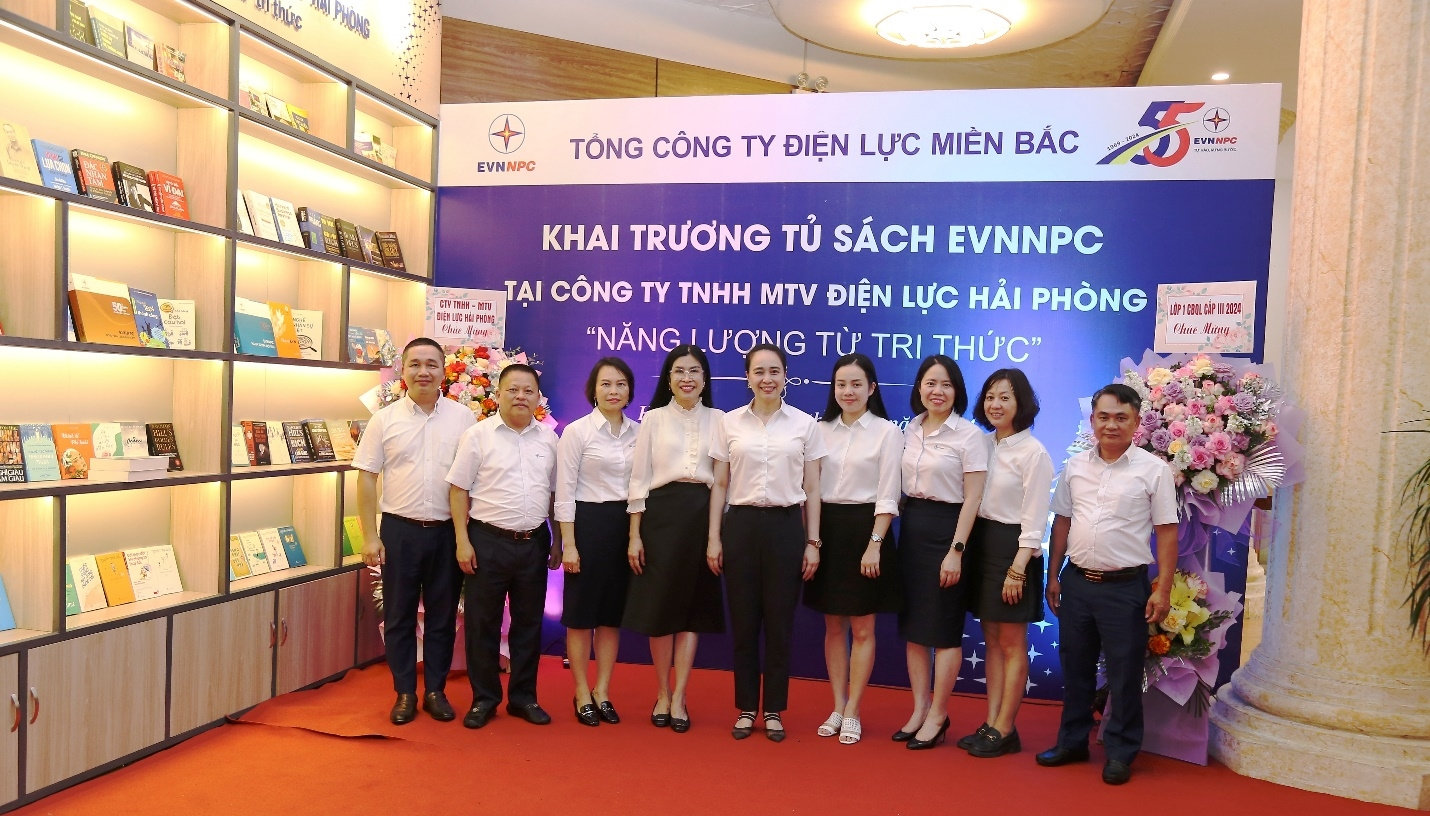 ( Ch. Hạ)Khai trương tủ sách EVNNPC 