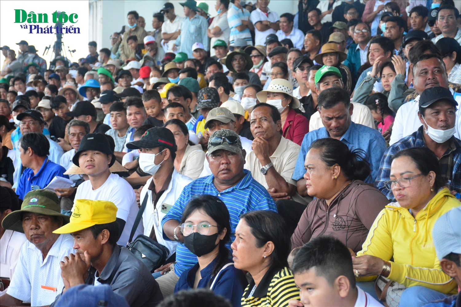 Trong 2 ngày diễn ra giải đua, hàng trăm nghìn người dân Sóc Trăng, các địa phương khu vực đồng bằng sông Cửu Long và du khách đã hào hứng tham dự lễ khai mạc giải Đua ghe Ngo Sóc Trăng, Khu vực đồng bằng sông Cửu Long lần VI tại đường đua trên sông Maspero, thành phố Sóc Trăng, tỉnh Sóc Trăng.