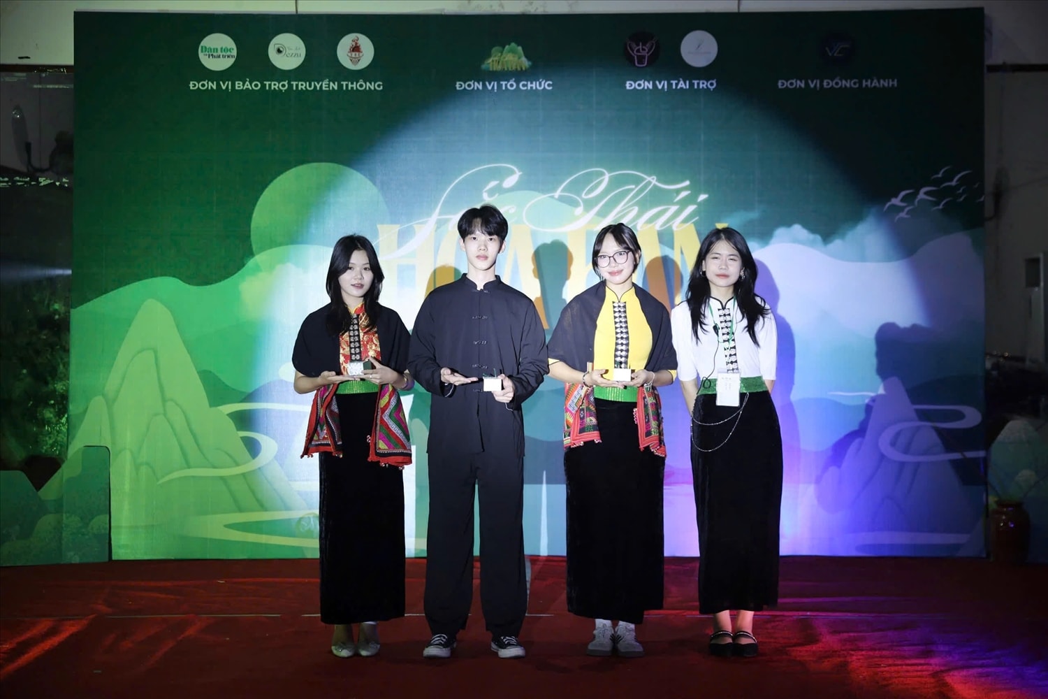 TIN “Sắc Thái Hoa Ban” tại Học viện Thanh thiếu niên Việt Nam 1