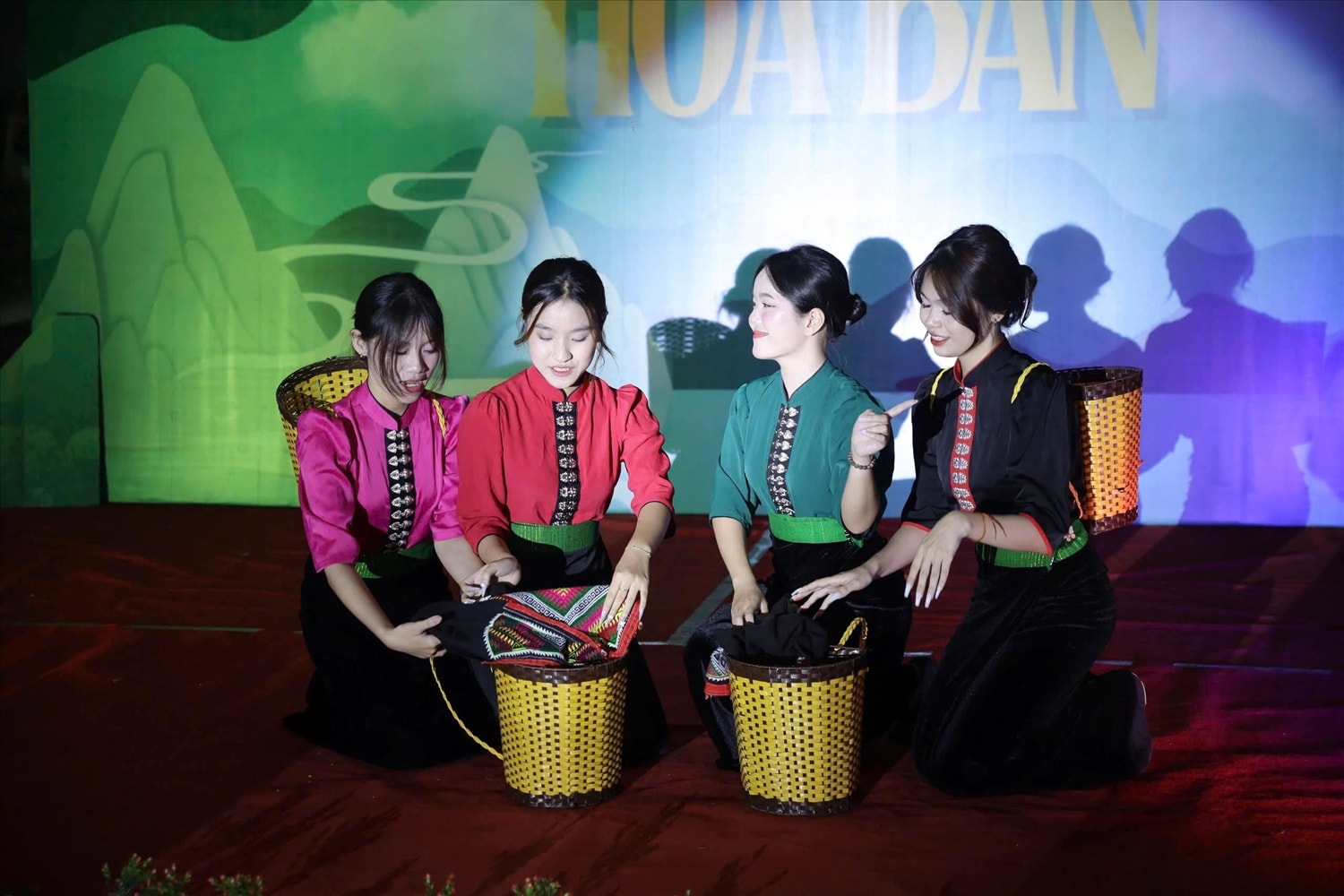 TIN “Sắc Thái Hoa Ban” tại Học viện Thanh thiếu niên Việt Nam 3