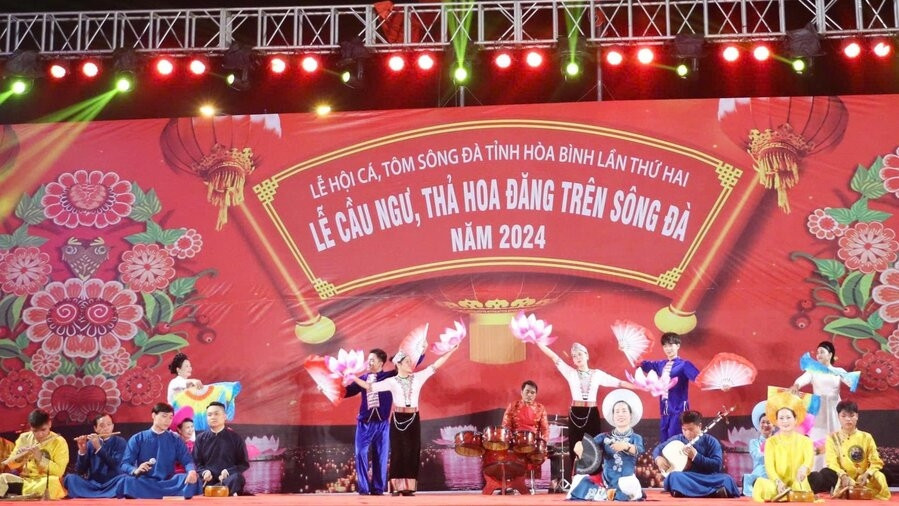 Hòa Bình: Lễ cầu ngư, thả hoa đăng trên sông Đà 