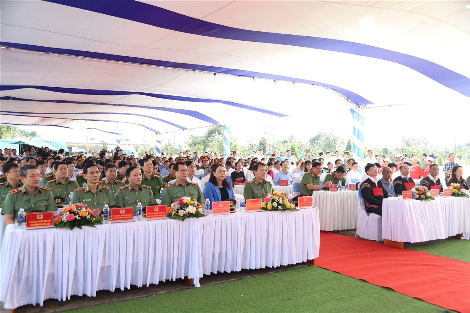 Đại biểu Trung ương, đại phương và Nhân dân xã Ea Ktur tham dự Ngày hội đại đoàn kết toàn dân tộc Đại biểu Trung ương, địa phương và Nhân dân xã Ea Ktur tham dự Ngày hội đại đoàn kết toàn dân tộc