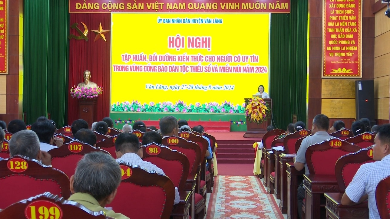 Người có uy tín huyện Văn Lãng được tập huấn, bồi dưỡng kiến thức dân tộc Người có uy tín huyện Văn Lãng được tập huấn, bồi dưỡng kiến thức dân tộc