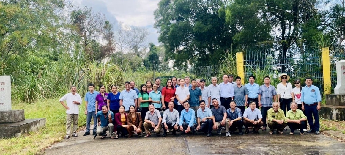 Đoàn đại biểu Người có uy tín học tập, trao đổi nghiệm tại huyện Đình Lập Đoàn đại biểu Người có uy tín học tập, trao đổi nghiệm tại huyện Đình Lập