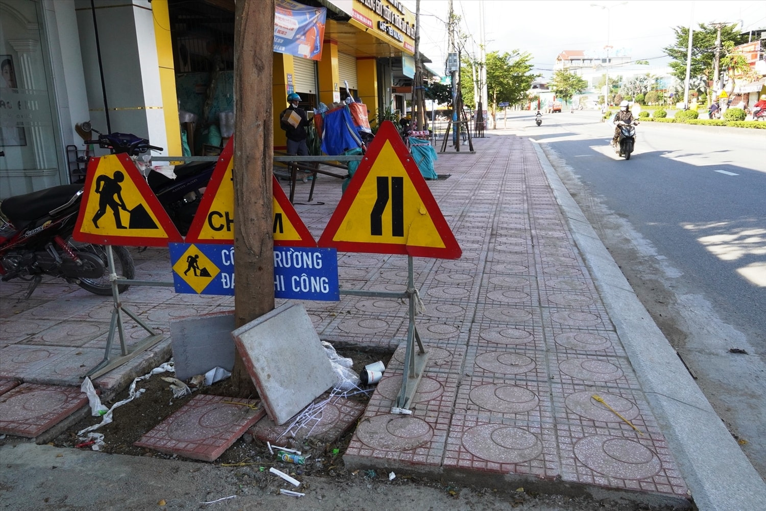 Việc xã hội hóa nâng cấp vỉa hè đang gây ra nhiều ý kiến trái chiều và dư luận ko tốt trong Nhân dân trên địa bàn huyện Đăk Hà