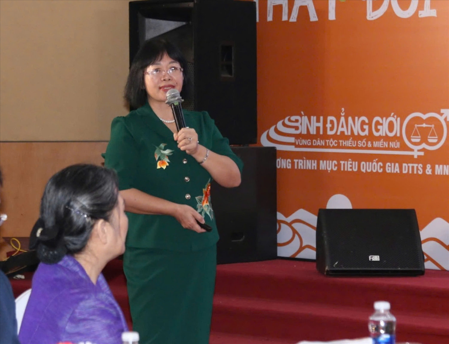 TS Dương Kim Anh,  Phó Giám đốc Học viện Phụ nữ Việt Nam   đề xuất bổ sung chỉ số giám sát lồng ghép giới trong chương trình MTQG 1719