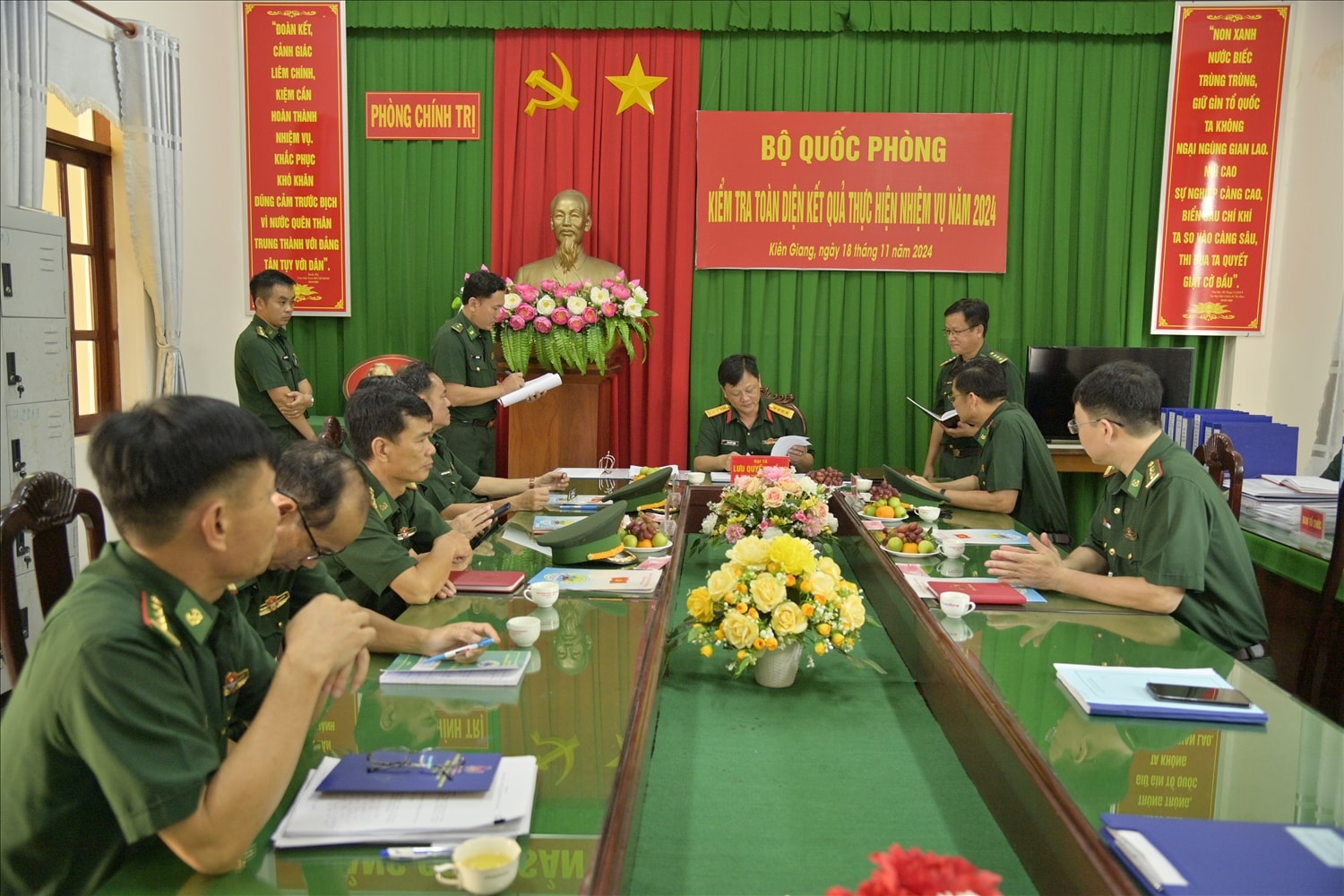 Thành viên đào công cán Bộ Quốc phòng kiểm tra công tác đảng, công tác chính trị tại BĐBP tỉnh Kiên Giang