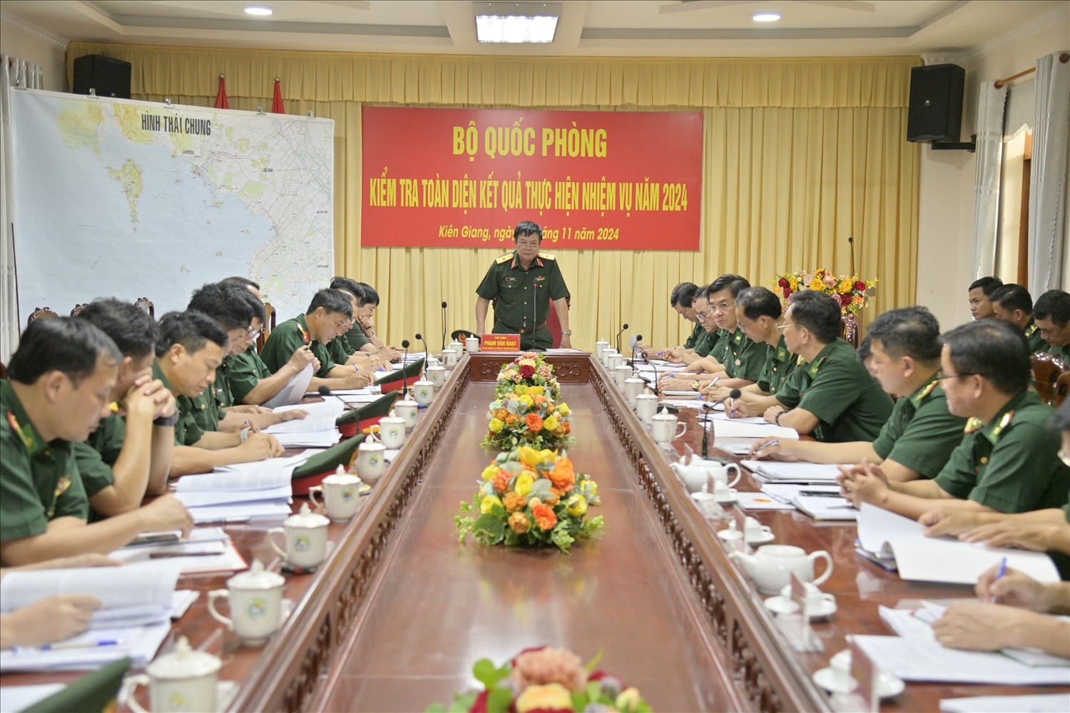 Thiếu tướng Phạm Văn Hoạt, phó Cục trưởng Cục tác chiến phát biểu tại buổi kiểm tra 