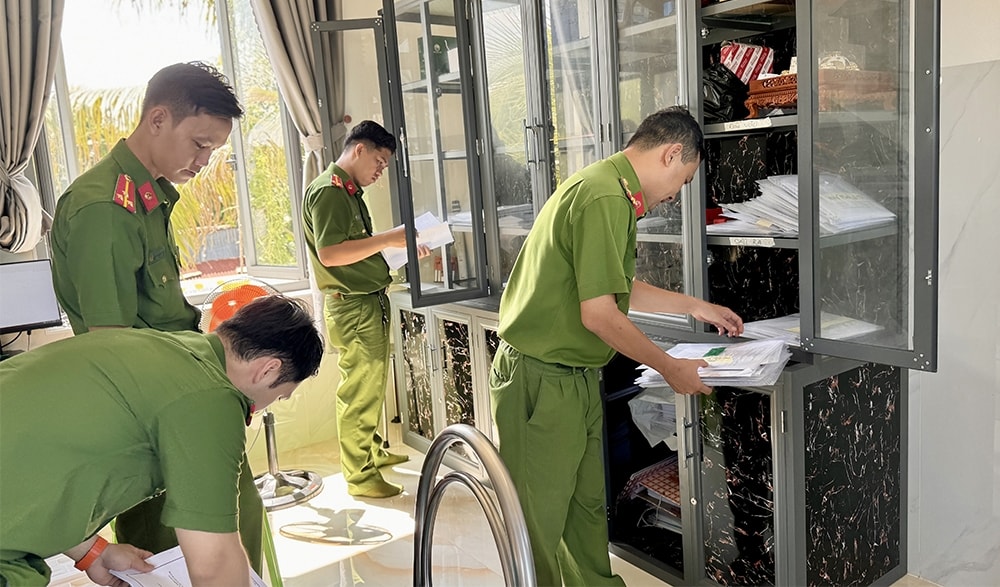 Cơ quan Công an khám xét nơi ở, nơi làm việc của bị can Nguyễn Văn Giỏi