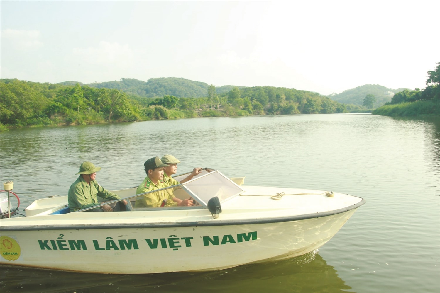 Lực lượng Kiểm lâm thuộc Ban Quản lý rừng phòng hộ Đắk Mai tuần tra, bảo vệ rừng dọc sông Đắc Huýt, thượng nguồn sông Bé. Lực lượng Kiểm lâm thuộc Ban Quản lý rừng phòng hộ Đắk Mai tuần tra, bảo vệ rừng dọc sông Đắc Huýt, thượng nguồn sông Bé.