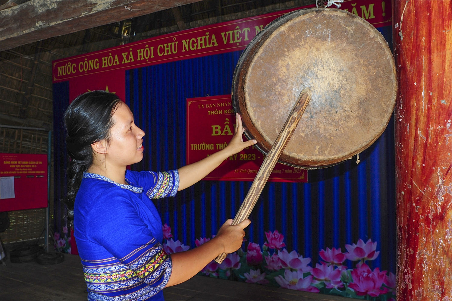 Chị Y Lăm, Trưởng thôn Kon Hơ Ngo Kơ Tu bộc bạch phấn khởi gióng lên một hồi trống báo hiệu ngày hội bắt đầu.