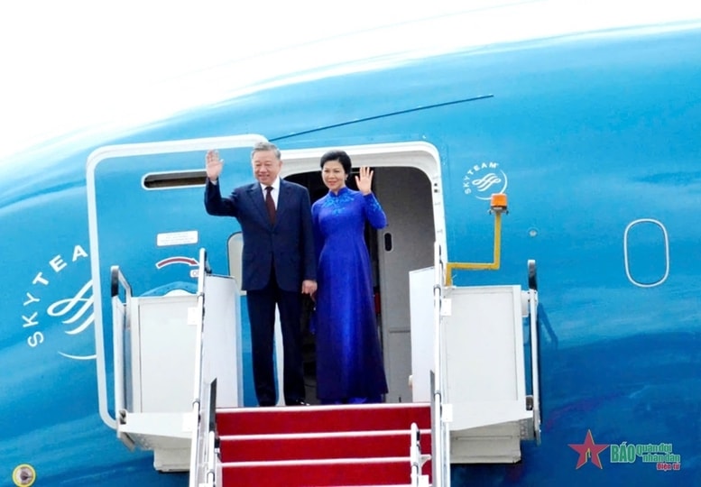 Tổng Bí thư Tô Lâm và Phu nhân, cùng Đoàn đại biểu cấp cao Việt Nam đến Sân bay quốc tế Kuala Lumpur bắt đầu chuyến thăm chính thức Malaysia từ ngày 21-23/11, theo lời mời của Thủ tướng Malaysia Anwar Ibrahim và Phu nhân - Ảnh: qdnd.vn Tổng Bí thư Tô Lâm và Phu nhân, cùng Đoàn đại biểu cấp cao Việt Nam đến Sân bay quốc tế Kuala Lumpur bắt đầu chuyến thăm chính thức Malaysia từ ngày 21-23/11, theo lời mời của Thủ tướng Malaysia Anwar Ibrahim và Phu nhân - Ảnh: qdnd.vn