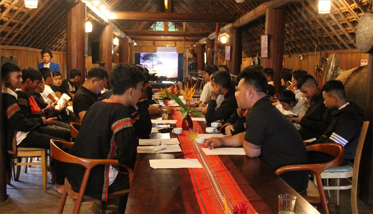 Các học viên tham gia lớp tập huấn