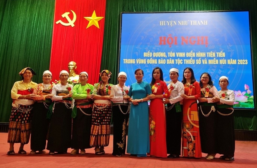 Huyện Như Thanh chú trọng công tác phát hiện, biểu dương điển hình tiên tiến trong đồng bào DTTS (Trong ảnh: Hội nghị biểu dương gương điển hình tiên tiến đã có nhiều đóng góp trong phát triển kinh tế- xã hội huyện Như Thanh năm 2023) Huyện Như Thanh chú trọng công tác phát hiện, biểu dương điển hình tiên tiến trong đồng bào DTTS (Trong ảnh: Hội nghị biểu dương gương điển hình tiên tiến đã có nhiều đóng góp trong phát triển kinh tế- xã hội huyện Như Thanh năm 2023)