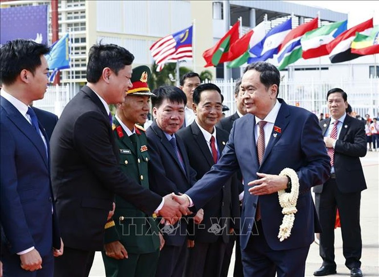 Chủ tịch Quốc hội Trần Thanh Mẫn và Đoàn đại biểu cấp cao Việt Nam rời Thủ đô Phnom Penh, kết thúc tốt đẹp chuyến thăm chính thức Vương quốc Campuchia, tham dự Hội nghị ICAPP 12 và phiên khai mạc Hội nghị lần thứ 11 của Nghị viện Quốc tế vì bao dung và hòa bình, từ ngày 21-24/11/2024 - Ảnh: TTXVN Chủ tịch Quốc hội Trần Thanh Mẫn và Đoàn đại biểu cấp cao Việt Nam rời Thủ đô Phnom Penh, kết thúc tốt đẹp chuyến thăm chính thức Vương quốc Campuchia, tham dự Hội nghị ICAPP 12 và phiên khai mạc Hội nghị lần thứ 11 của Nghị viện Quốc tế vì bao dung và hòa bình, từ ngày 21-24/11/2024 - Ảnh: TTXVN