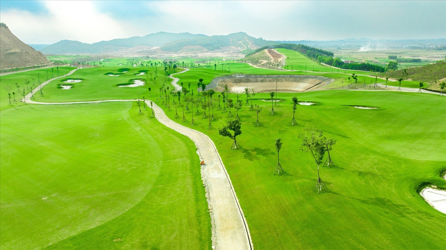 Tỉnh Bắc Giang quyết định Thanh tra toàn diện Dự án sân golf và nghỉ dưỡng Bắc Giang tại huyện Lục Nam (Ảnh minh họa). Tỉnh Bắc Giang quyết định Thanh tra toàn diện Dự án sân golf và nghỉ dưỡng Bắc Giang tại huyện Lục Nam (Ảnh minh họa).