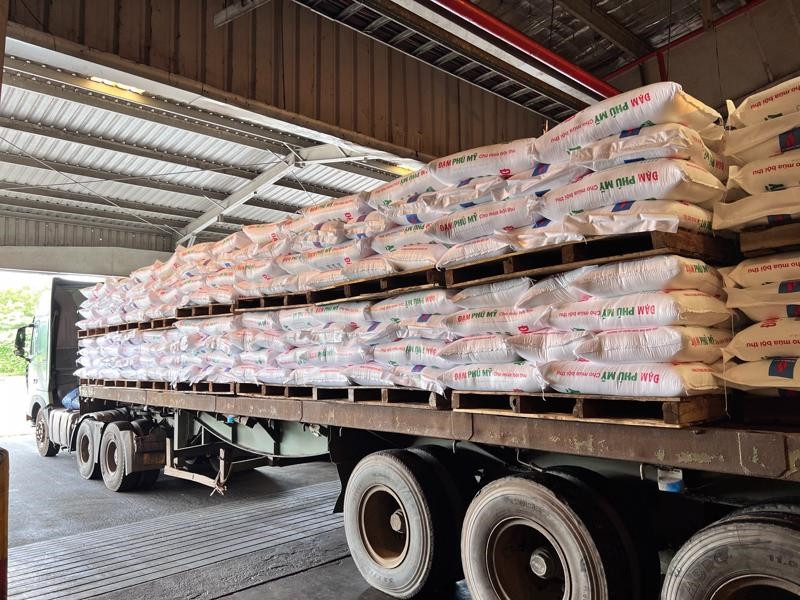 Áp thuế giá trị gia tăng 5% với phân bón sẽ kéo giảm giá bán (Ảnh minh họa). Áp thuế giá trị gia tăng 5% với phân bón sẽ kéo giảm giá bán (Ảnh minh họa).