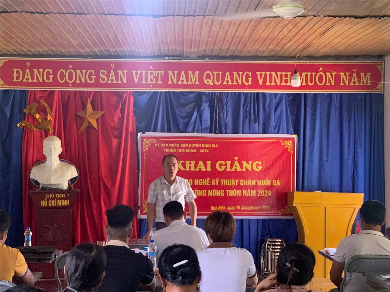 Qua các lớp học hàng năm đã tạo điều kiện giúp cho người dân có việc làm, nâng cao thu nhập cho người dân Qua các lớp học hàng năm đã tạo điều kiện giúp cho người dân có việc làm, nâng cao thu nhập cho người dân