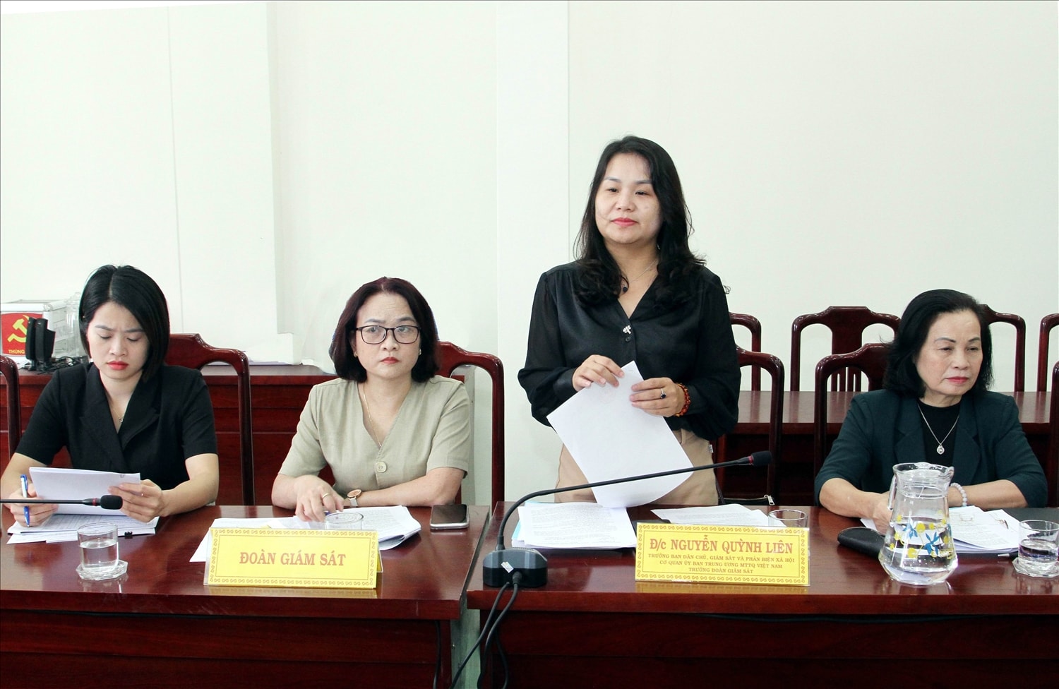 Ông Bạch Văn Dương, Phó trưởng Ban Dân tộc tỉnh Ninh Thuận báo cáo với Đoàn giám sát về thực hiện Dự án 1, Chương trình MTQG 1719. Ông Bạch Văn Dương, Phó trưởng Ban Dân tộc tỉnh Ninh Thuận báo cáo với Đoàn giám sát về thực hiện Dự án 1, Chương trình MTQG 1719.
