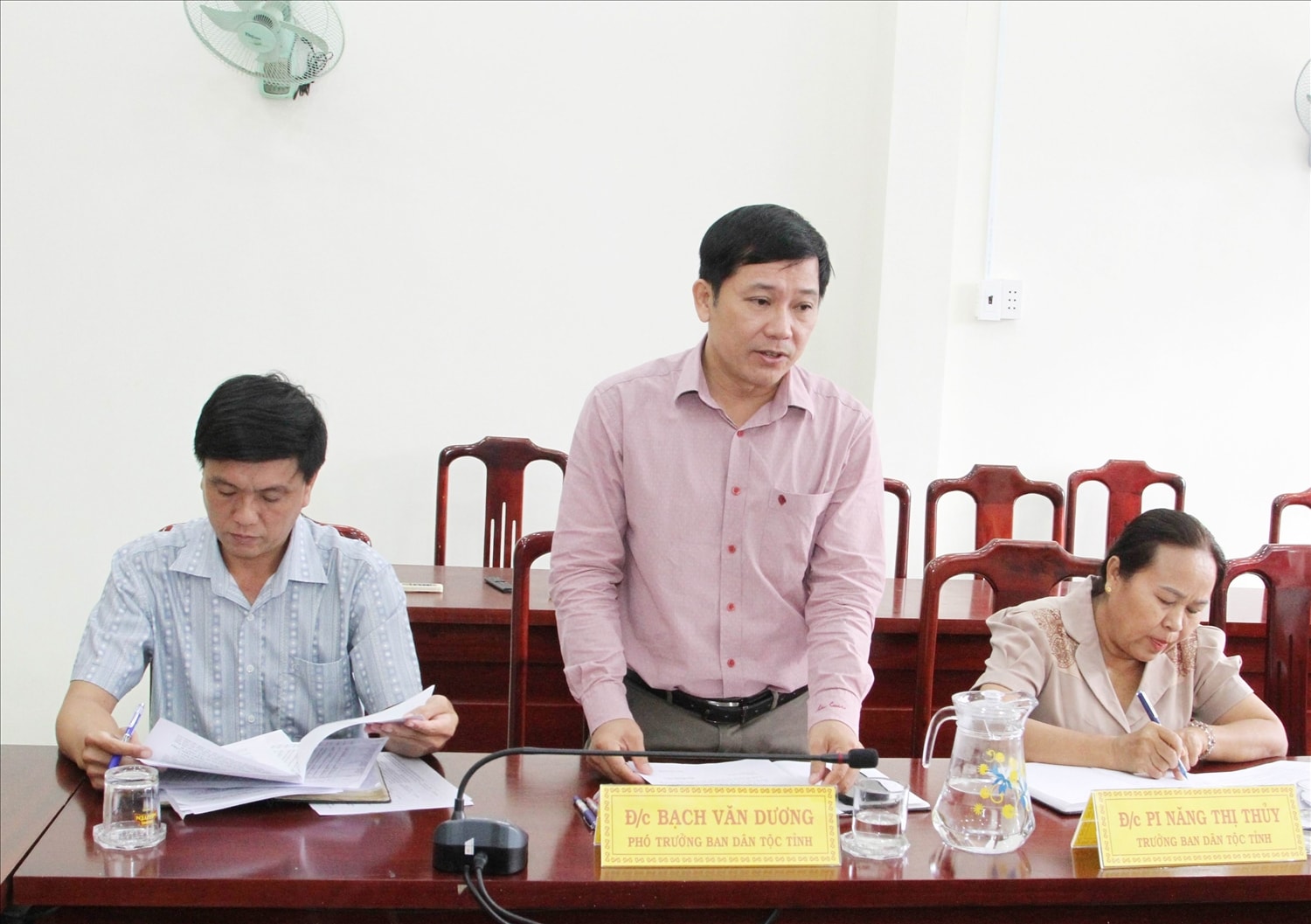 Bà Nguyễn Quỳnh Liên, Trưởng Đoàn giám sát phát biểu tại buổi làm việc với lãnh đạo Ban Dân tộc tỉnh Ninh Thuận. Bà Nguyễn Quỳnh Liên, Trưởng Đoàn giám sát phát biểu tại buổi làm việc với lãnh đạo Ban Dân tộc tỉnh Ninh Thuận.