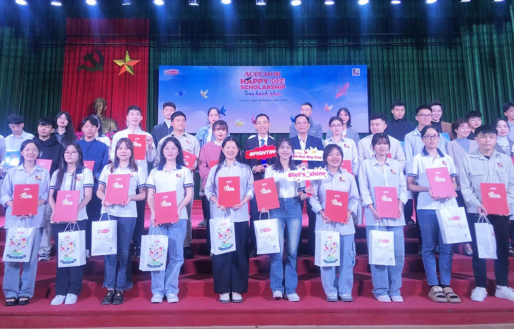 Trên 100 triệu đồng tiền học bổng được Acecook Việt Nam trao cho học sinh, sinh viên DTTS của Trường Cao đẳng Lào Cai Trên 100 triệu đồng tiền học bổng được Acecook Việt Nam trao cho học sinh, sinh viên DTTS của Trường Cao đẳng Lào Cai