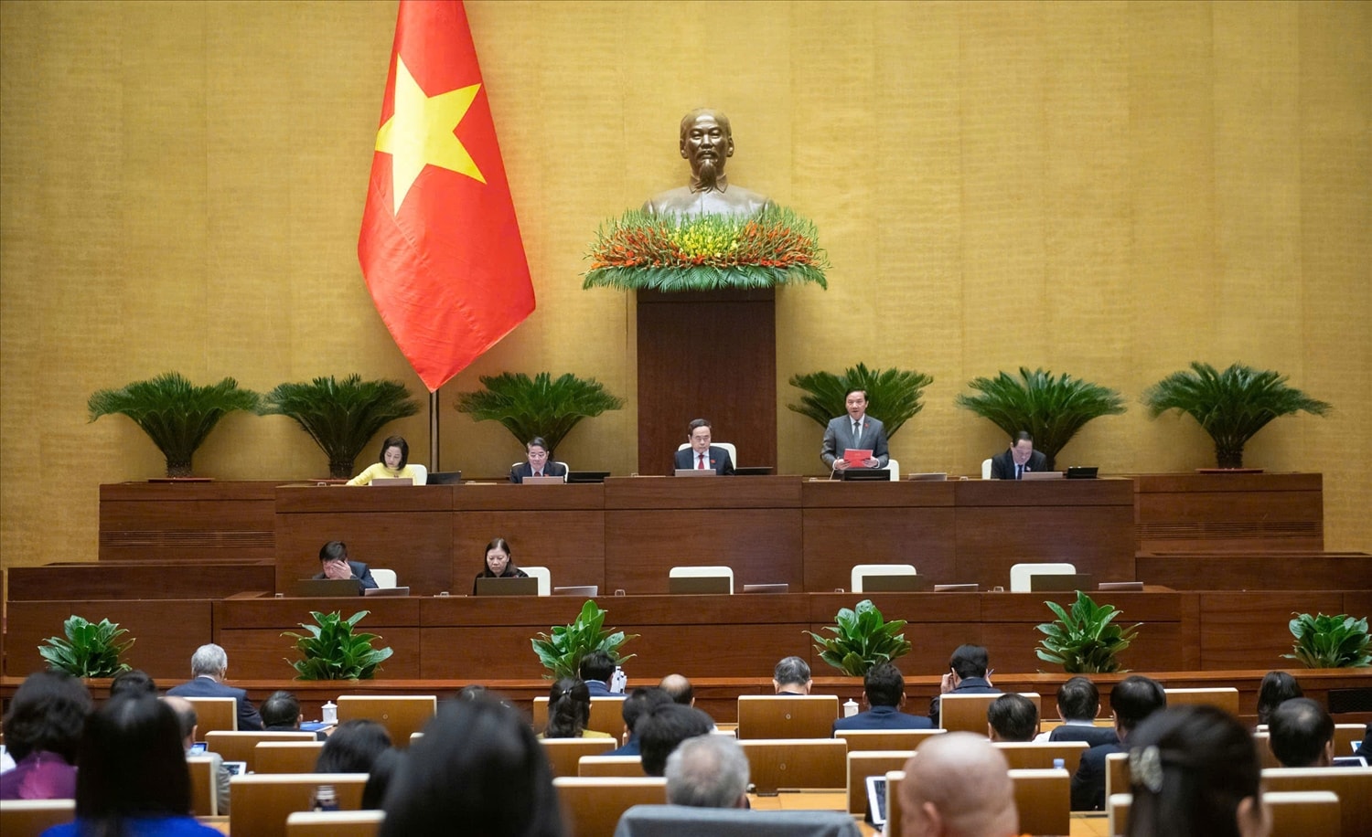 Quang cảnh phiên họp