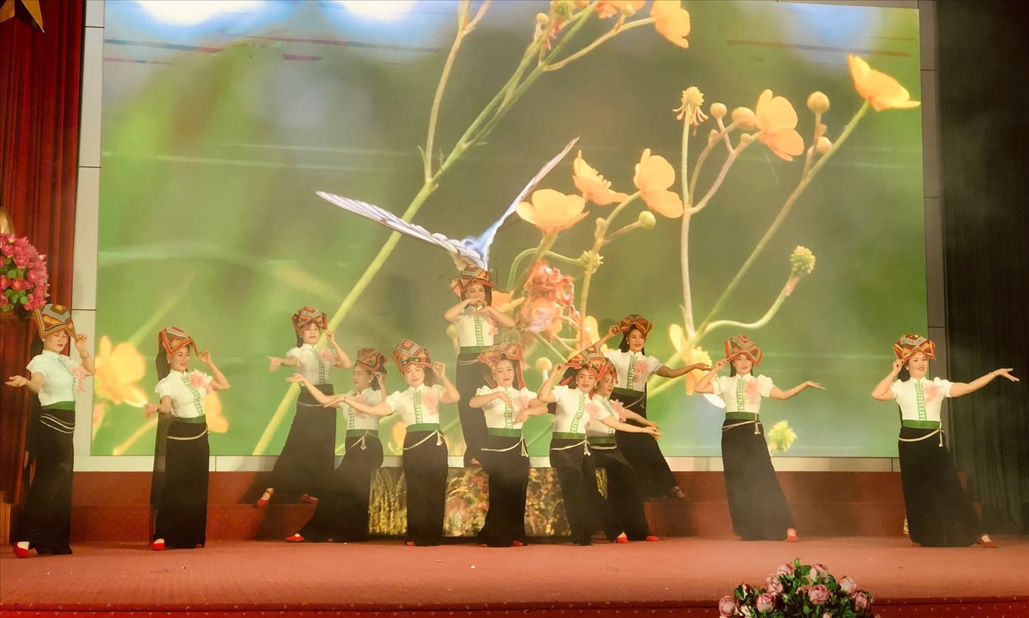 Nghệ sỹ Ưu tú Hà Thị Lĩnh- Người 