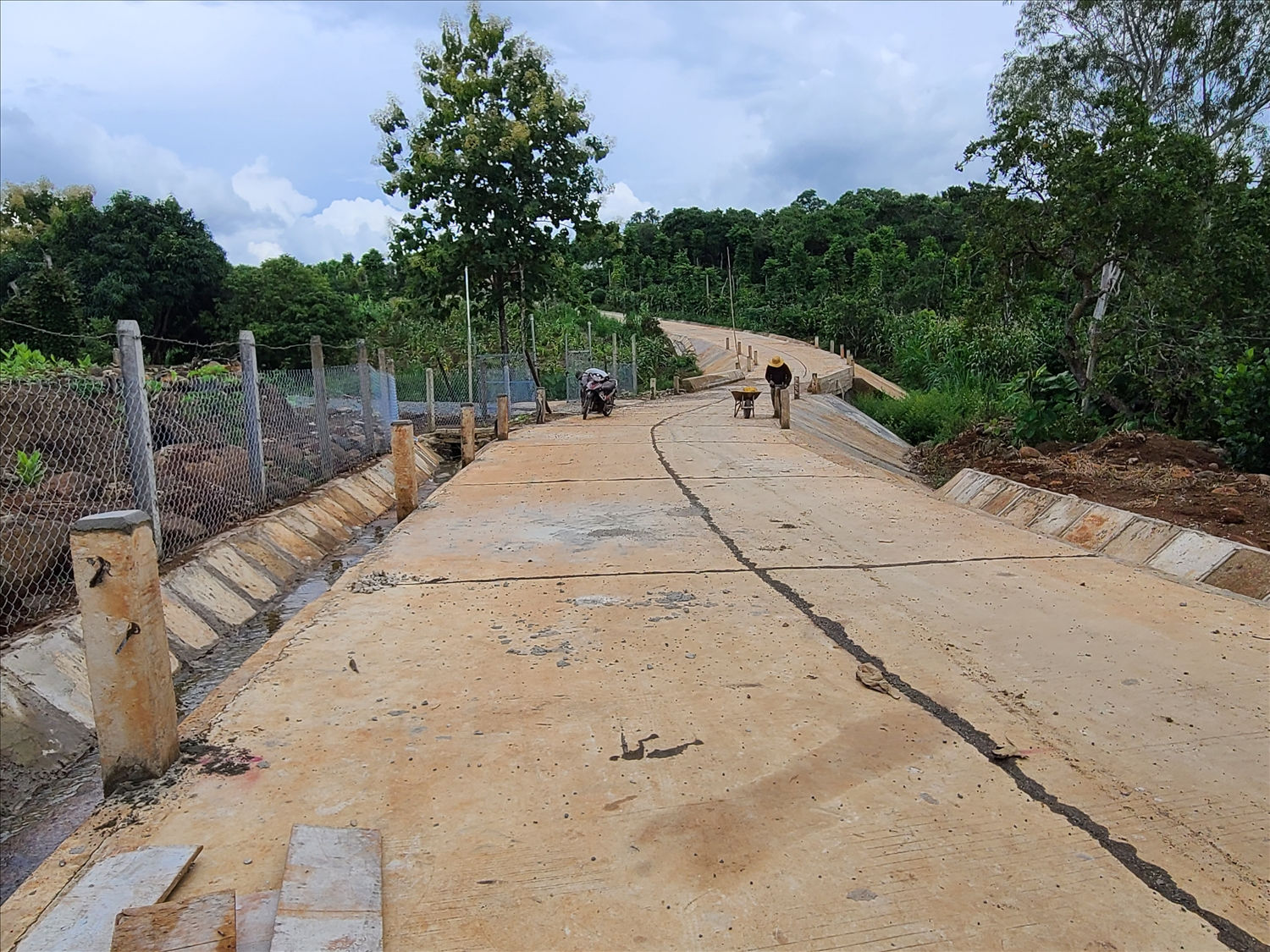 Cơ sở hạ tầng vùng đồng bào DTTS được đầu tư khang trang, sạch đẹp Cơ sở hạ tầng vùng đồng bào DTTS được đầu tư khang trang, sạch đẹp
