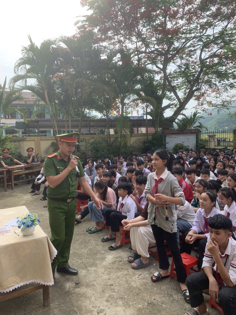 Các buổi tuyên truyền về phòng chống tội phạm ma túy, buôn người, xuất nhập cảnh trái phép hay phòng ngừa tảo hôn, hôn nhân cận huyết tại xã Hiền Kiệt Các buổi tuyên truyền về phòng chống tội phạm ma túy, buôn người, xuất nhập cảnh trái phép hay phòng ngừa tảo hôn, hôn nhân cận huyết tại xã Hiền Kiệt