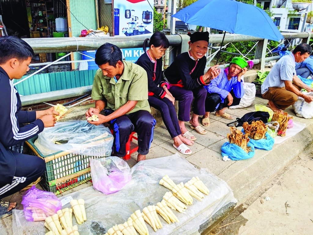 (Ban Chuyên đề - bài cđ BDT Cao Bằng) Cao Bằng: Đẩy mạnh phát triển thương mại ở địa bàn đặc biệt khó khăn (Ban Chuyên đề - bài cđ BDT Cao Bằng) Cao Bằng: Đẩy mạnh phát triển thương mại ở địa bàn đặc biệt khó khăn