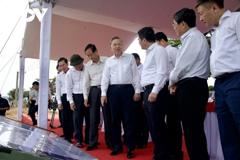 Tổng Bí thư Tô Lâm thị sát vị trí quy hoạch Nhà máy điện hạt nhân Ninh Thuận 1 - Ảnh: VOV