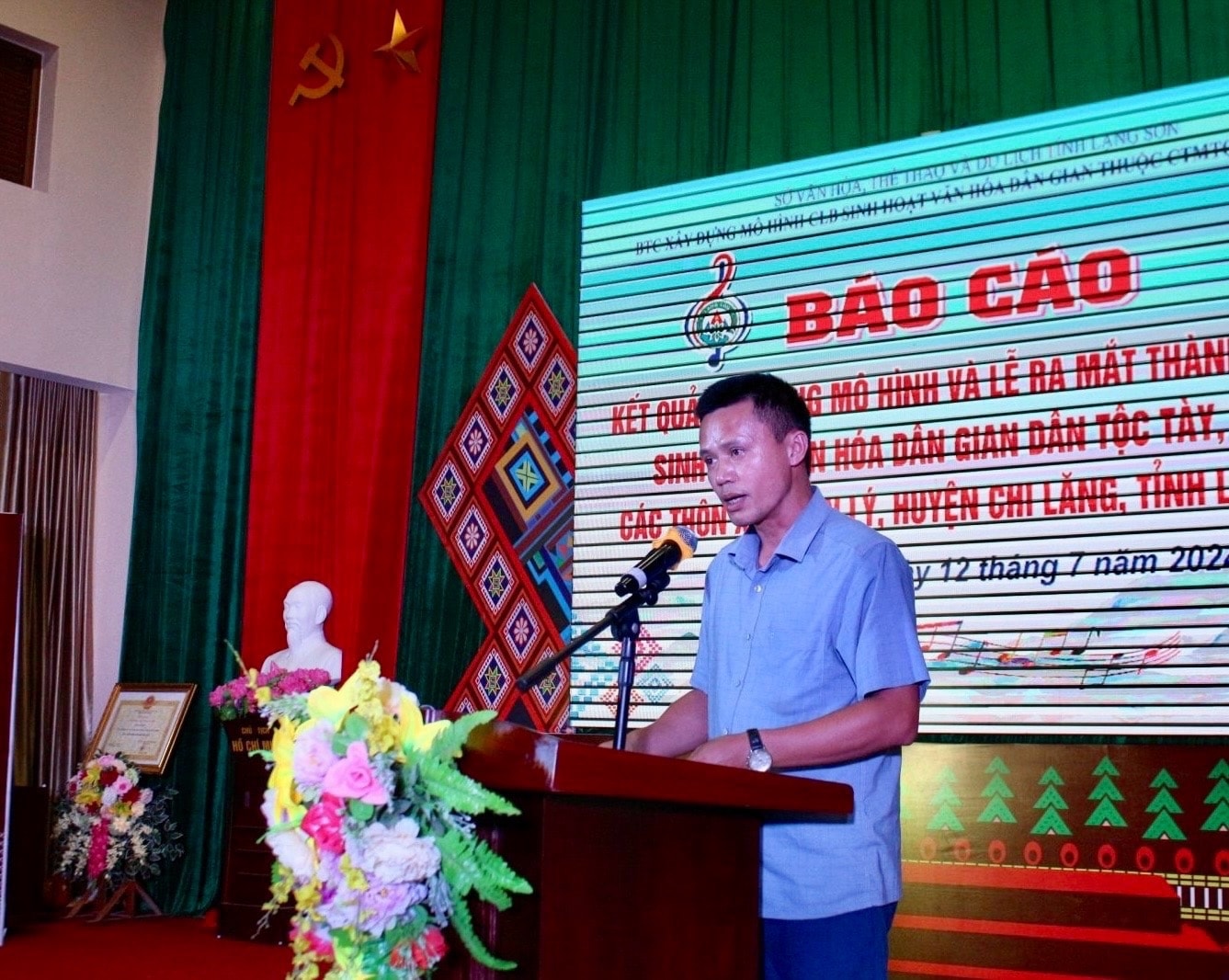 Ông Hoàng Đức Bình, Trưởng Phòng Văn hóa, Thông tin huyện Chi Lăng phát biểu tại Lễ ra mắt CLB sinh hoạt văn hóa dân gian dân tộc Tày, Nùng các thôn xã Nhân Lý Ông Hoàng Đức Bình, Trưởng Phòng Văn hóa, Thông tin huyện Chi Lăng phát biểu tại Lễ ra mắt CLB sinh hoạt văn hóa dân gian dân tộc Tày, Nùng các thôn xã Nhân Lý