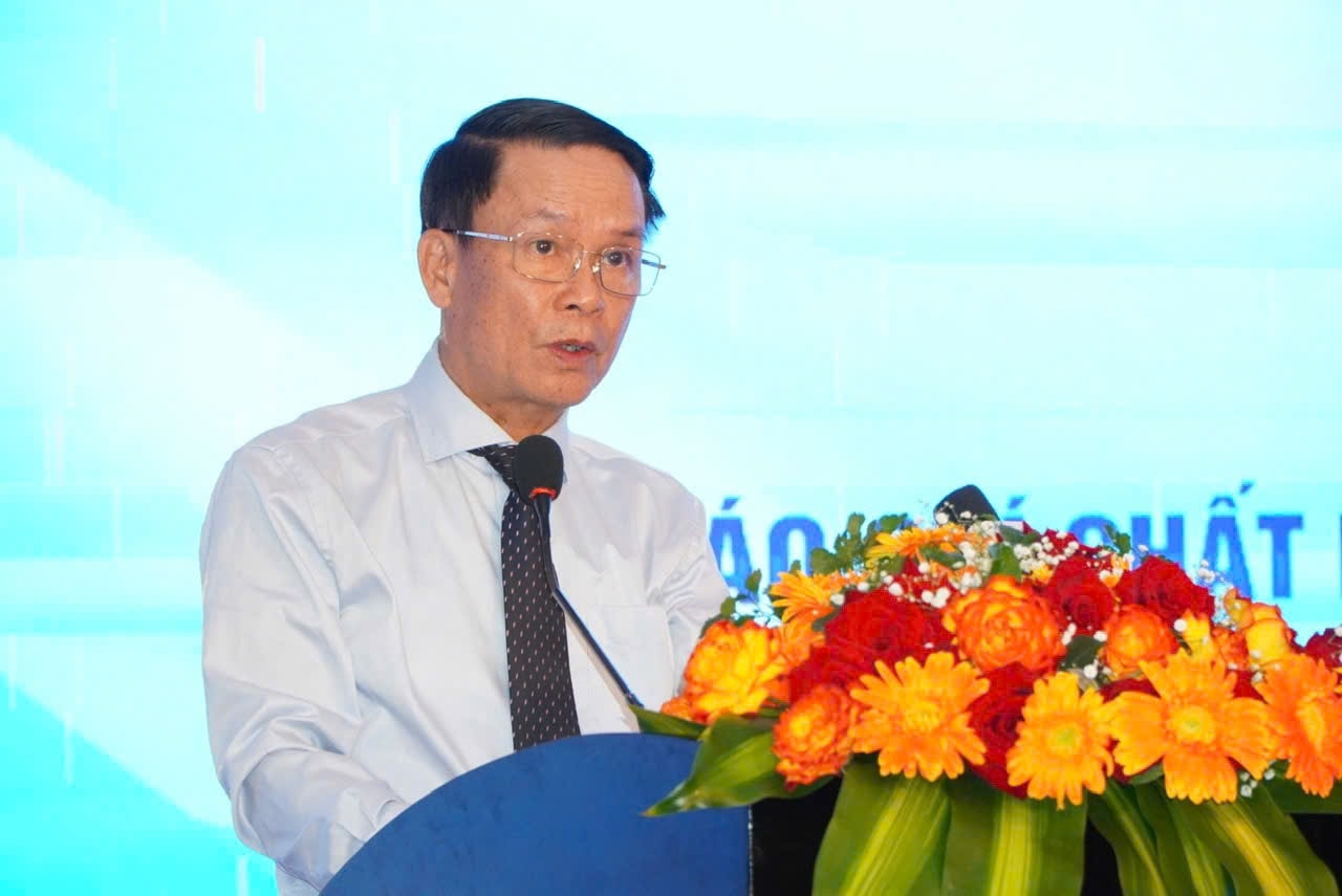 Ông Nguyễn Đức Lợi, Phó Chủ tịch Thường trực Hội nhà báo Việt Nam thông tin tại hội nghị Ông Nguyễn Đức Lợi, Phó Chủ tịch Thường trực Hội nhà báo Việt Nam thông tin tại hội nghị