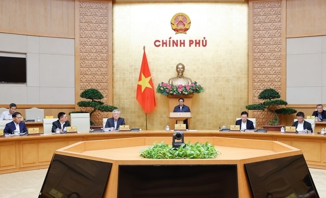 Về công việc từ nay đến cuối năm và đầu năm 2025, Thủ tướng cho biết chúng ta phải làm cùng lúc 3 nhóm nhiệm vụ lớn, trong đó có nhiều việc khó, phức tạp, nhạy cảm - Ảnh: VGP/Nhật Bắc Về công việc từ nay đến cuối năm và đầu năm 2025, Thủ tướng cho biết chúng ta phải làm cùng lúc 3 nhóm nhiệm vụ lớn, trong đó có nhiều việc khó, phức tạp, nhạy cảm - Ảnh: VGP/Nhật Bắc